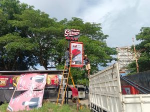 Pemasangan Billboard Gudang Garam Merah